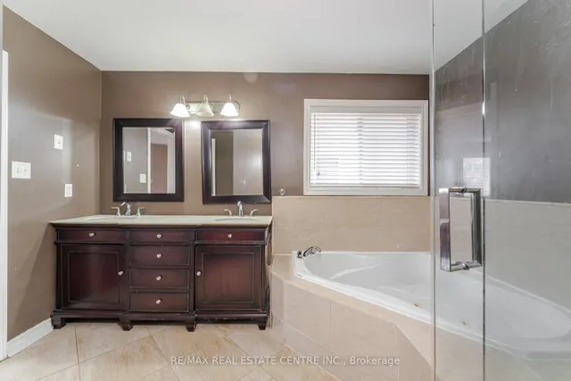 Additional image 29 of 6 Baccarat Cres