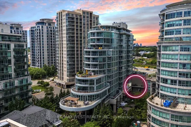 2067 Lake Shore Blvd Unit 202