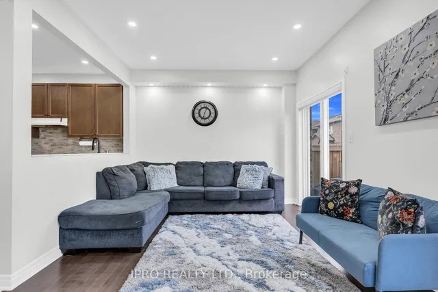 Additional image 15 of 564 Bessborough Dr