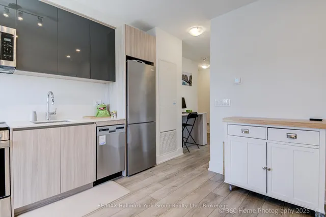 Additional image 18 of 3100 Keele St Unit 534