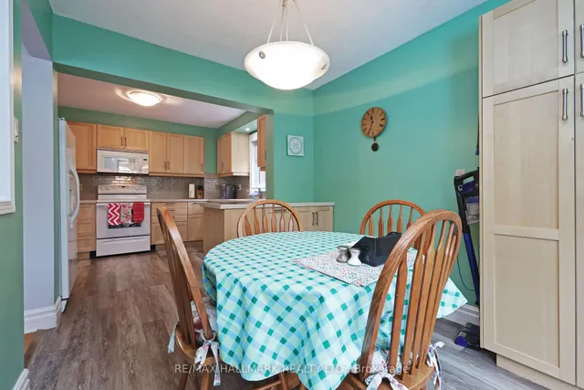 Additional image 24 of 523 Petawawa Cres