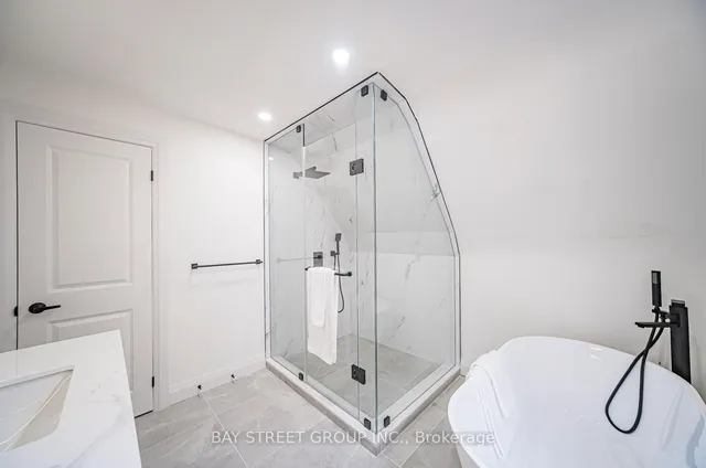 Additional image 32 of 126 Grace St