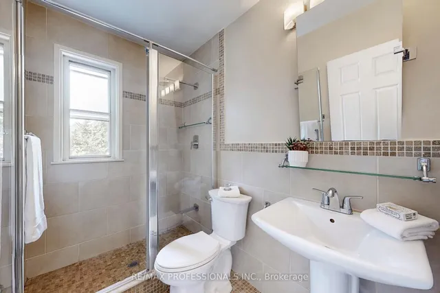 Additional image 23 of 126 Laurel Ave