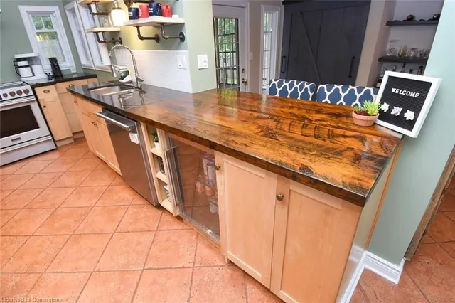 Additional image 25 of 662 Old Dundas Rd