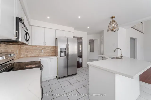 Additional image 13 of 6 Baccarat Cres