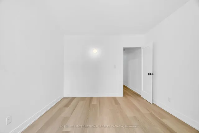 Additional image 35 of 33 Harbour Sq Unit 1423