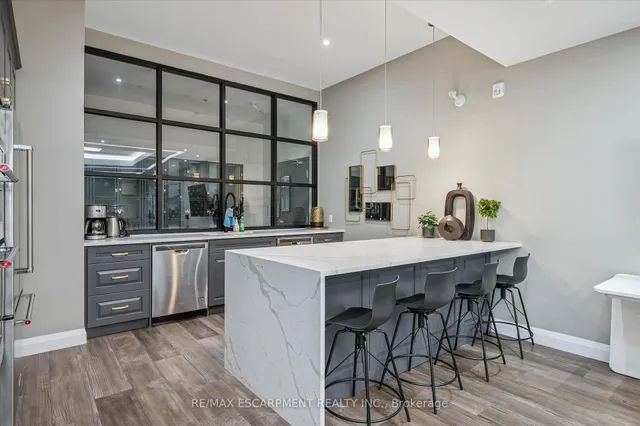 Additional image 40 of 1 Redfern Ave Unit 102