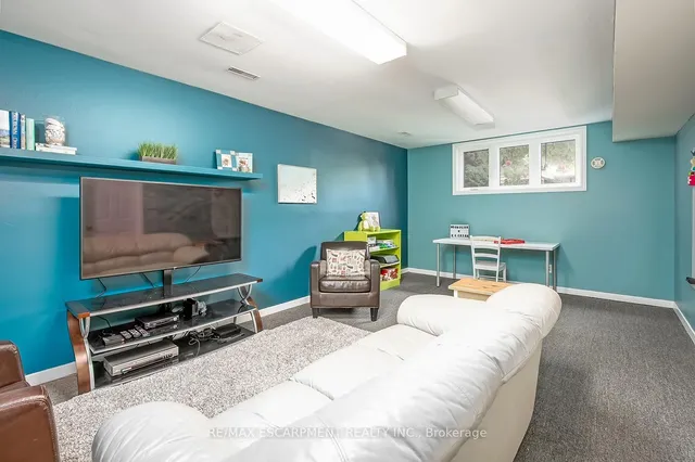 Additional image 37 of 275 Alexander Crt