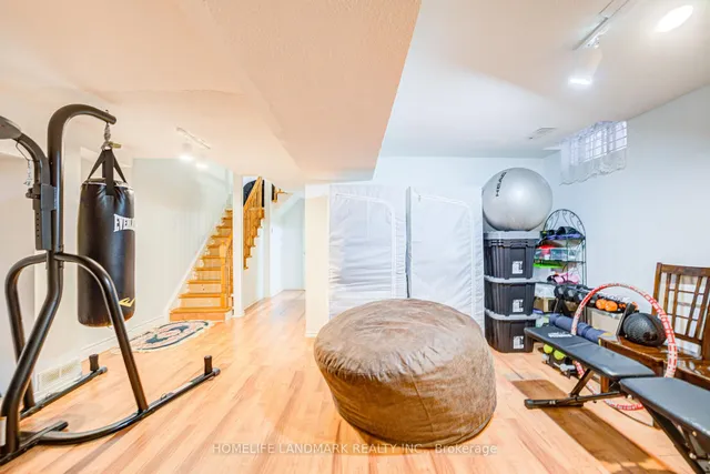 Additional image 37 of 177 Roxanne Cres