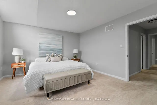 Additional image 38 of 73 Miracle Tr