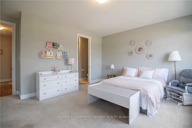 Additional image 39 of 19 SECINARO Ave