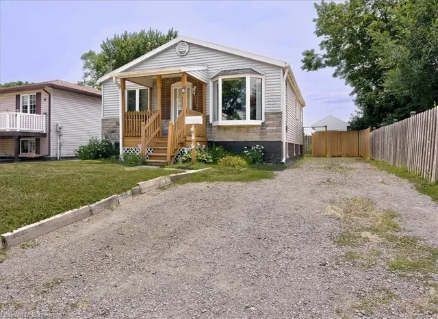 Additional image 3 of 8 Frances Ave