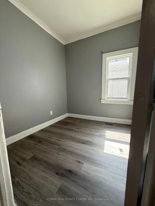 Additional image 7 of 266 Beach Rd Unit UPPER