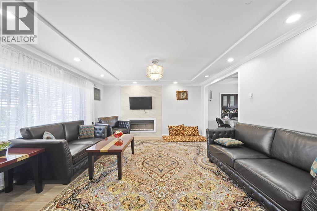 7768 18TH AVENUE|Burnaby, British Columbia V3N1J2