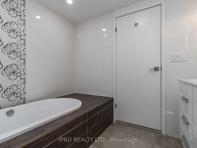 Additional image 35 of 568 DYNES Rd