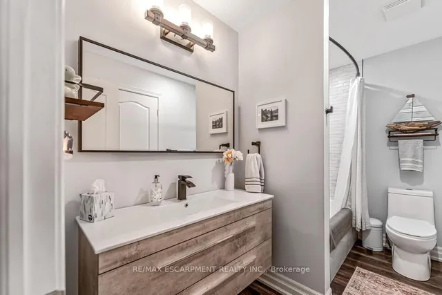 Additional image 20 of 21 Forest Valley Cres