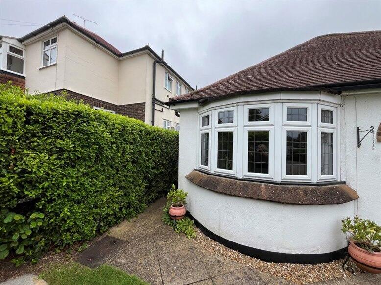 At 2 Sibley Avenue, Harpenden, AL5