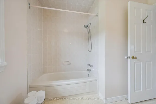 Additional image 32 of 80 Mae Crt