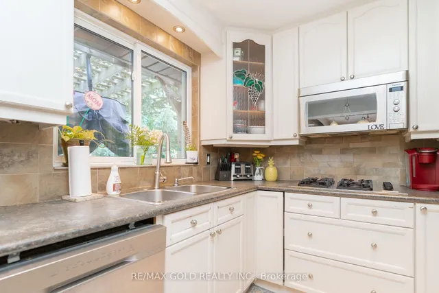 Additional image 18 of 23 Edgebrook Cres