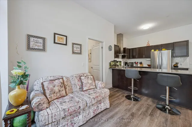 Additional image 14 of 1 Redfern Ave Unit 102