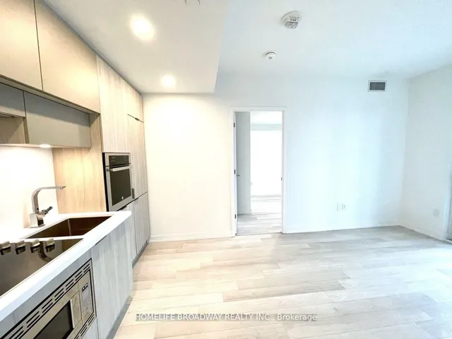 Additional image 12 of 39 Roehampton Ave Unit 1504