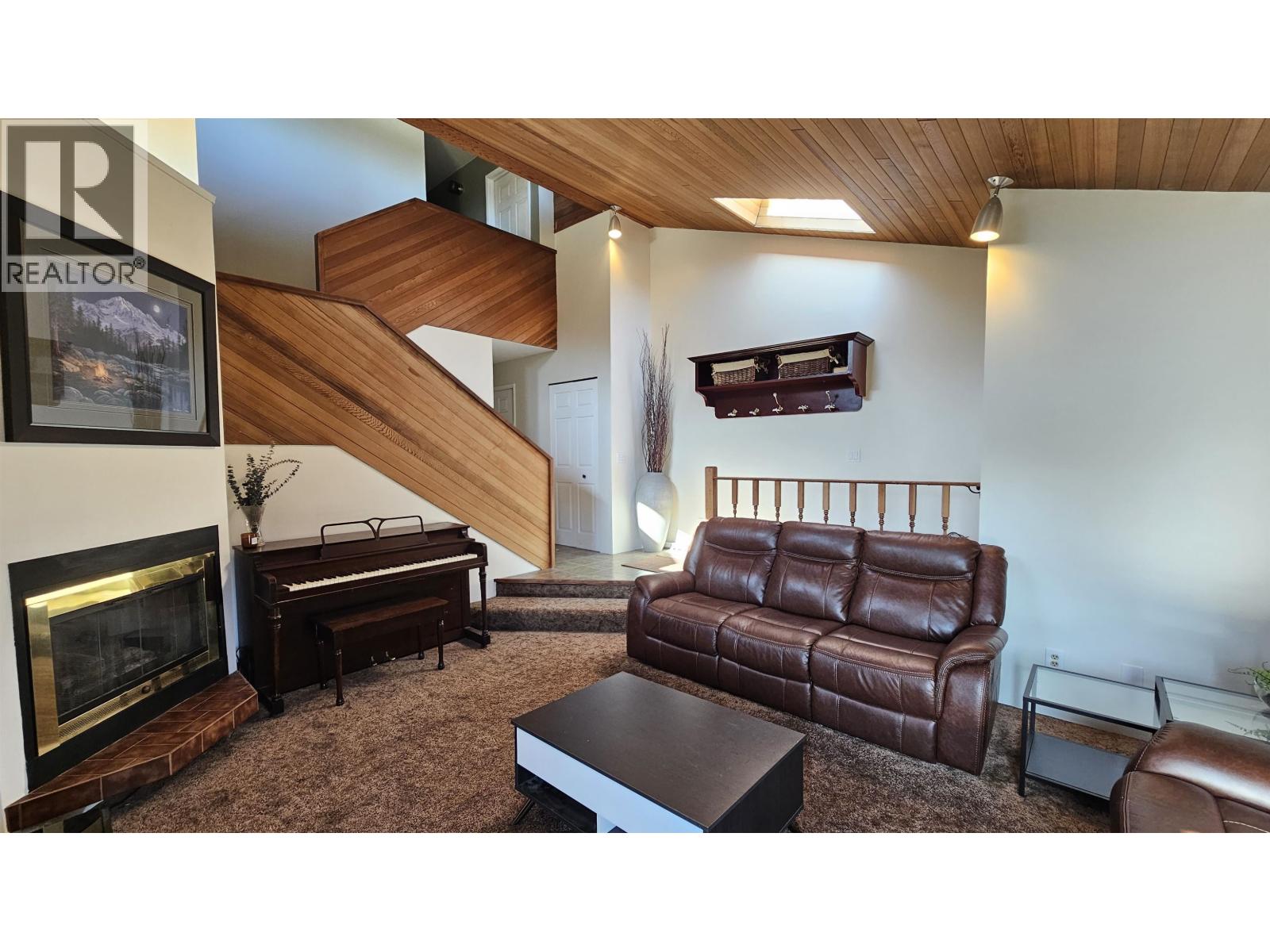 607 CHAPMAN AVENUE|Coquitlam, British Columbia V3J4A2