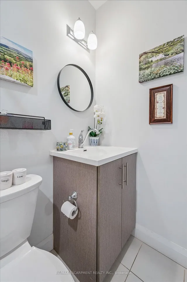 Additional image 19 of 1 Redfern Ave Unit 102