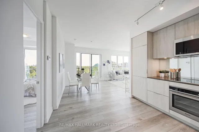 Additional image 16 of 609 Avenue Rd Unit 904