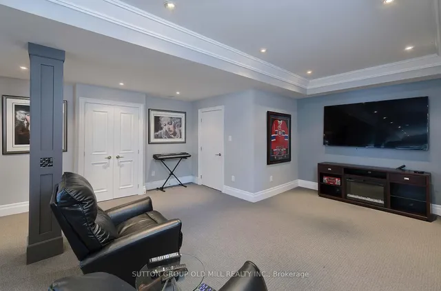 Additional image 30 of 14 Canis St