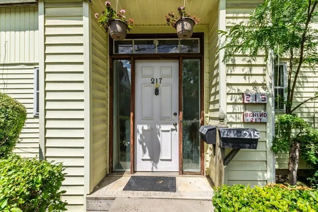 Additional image 5 of 215-217 Queen St