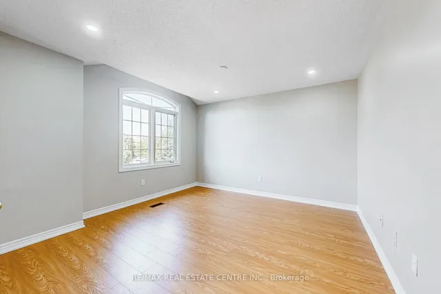 Additional image 31 of 495 Willmott Cres