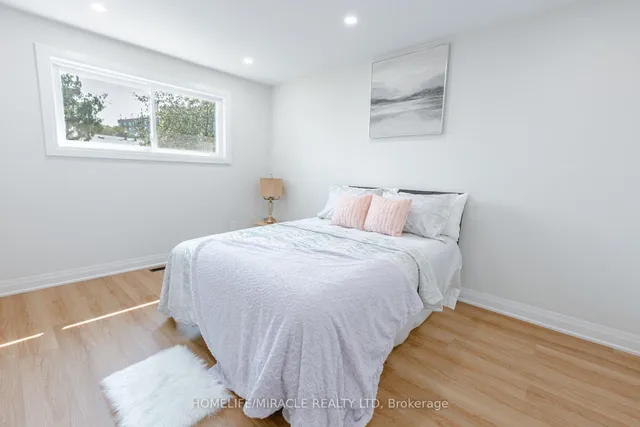 Additional image 31 of 3594 Laddie Cres