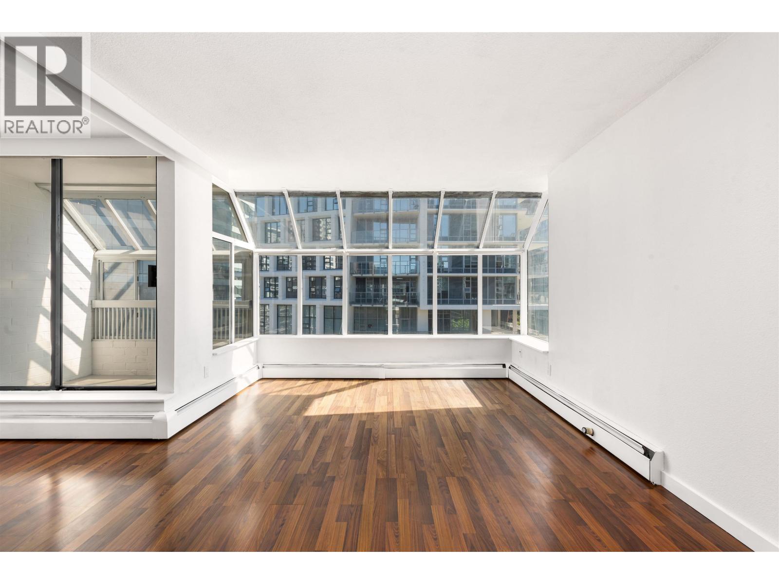 901 950 DRAKE STREET|Vancouver, British Columbia V6Z2B9