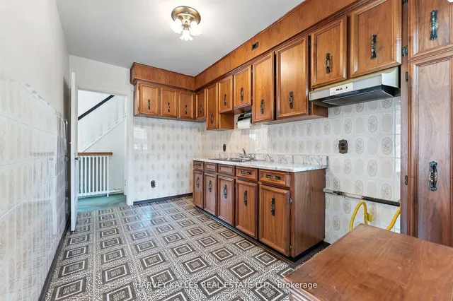 Additional image 18 of 547 Ossington Ave