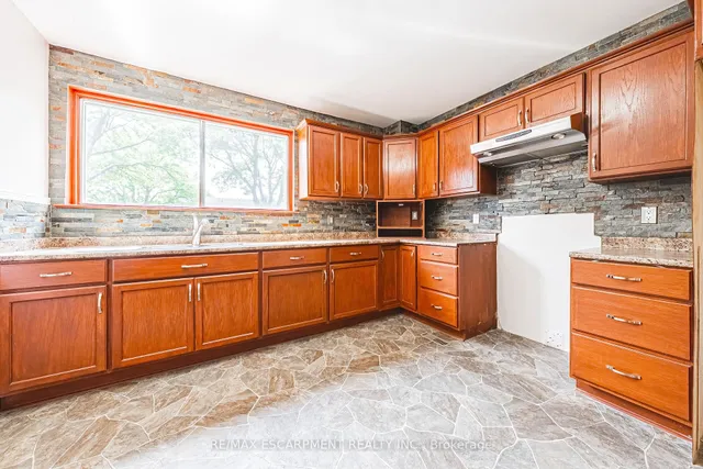 Additional image 11 of 5470 Schueller Cres