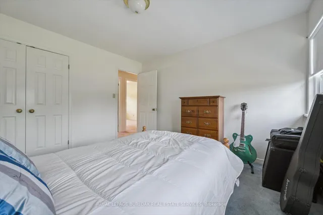 Additional image 34 of 80 Mae Crt