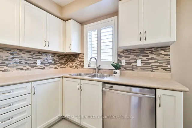 Additional image 12 of 4245 Cole Cres