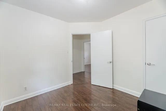 Additional image 24 of 13 Glendale Ave