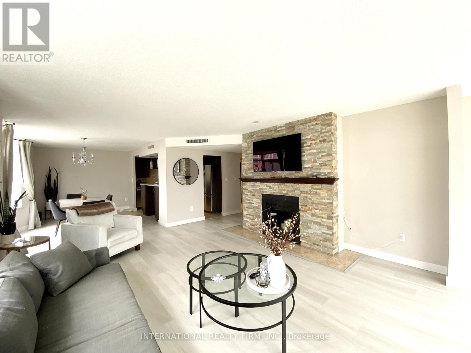 605 - 135 GEORGE STREET S|Toronto (Waterfront Communities), Ontario M5A4E8