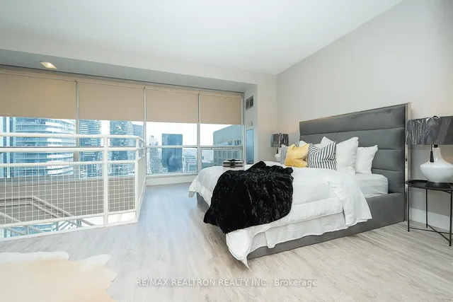 Additional image 2 of 10 Yonge St Unit 3409