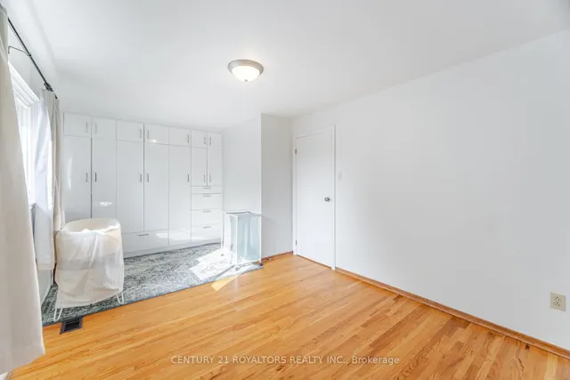 Additional image 24 of 32 Farmington Dr