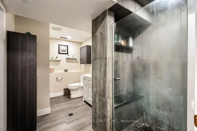 Additional image 30 of 33 MILES St