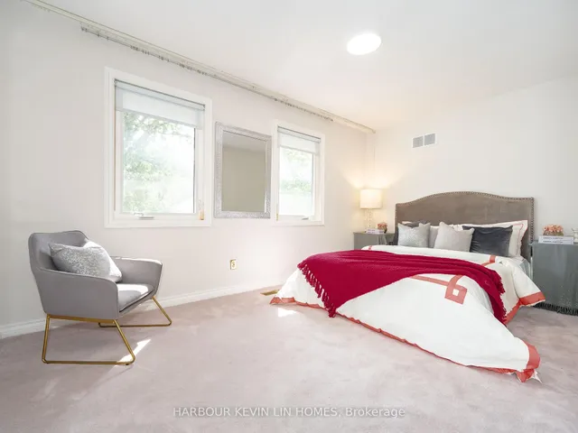 Additional image 33 of 18 Whitman St