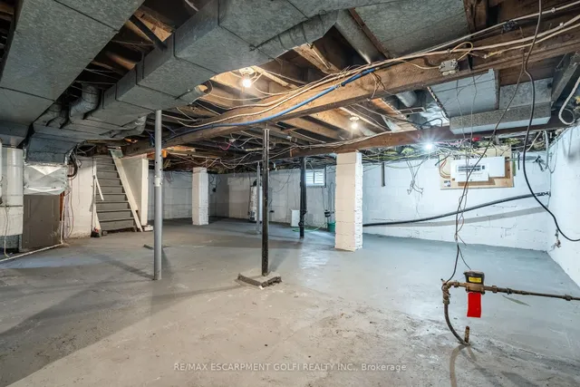 Additional image 35 of 10 Comet Ave