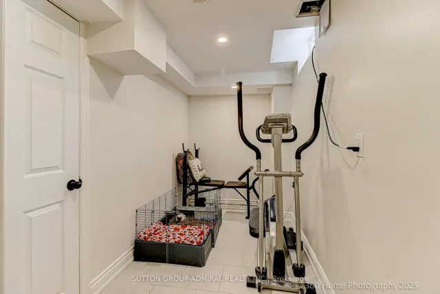 Additional image 31 of 1065 Woodward Ave