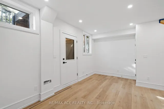 Additional image 34 of 122 Warden Ave