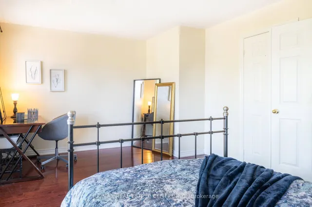 Additional image 24 of 925 Knotty Pine Grve