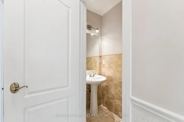 Additional image 19 of 1650 Allan Cres