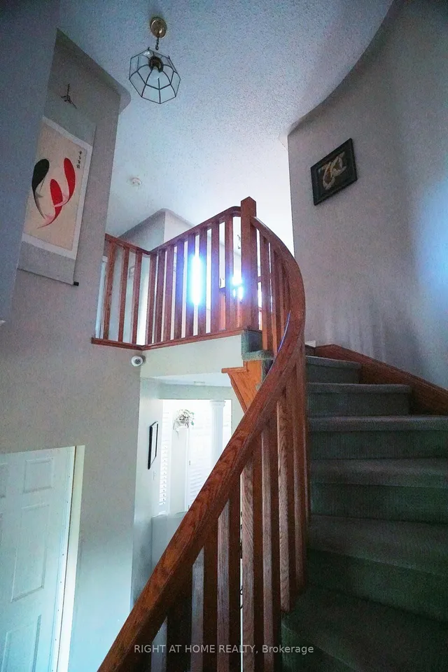 Additional image 9 of 377 Turnberry Cres