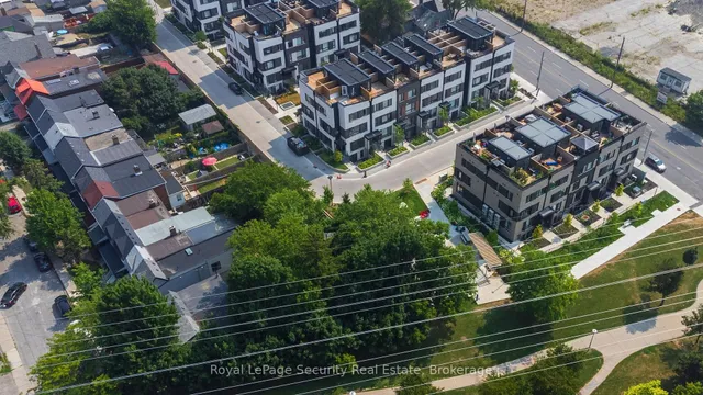 Additional image 6 of 40 Ed Clark Gdns Unit TH 22